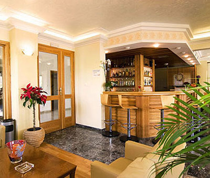 Stoupa Hotel, Bar