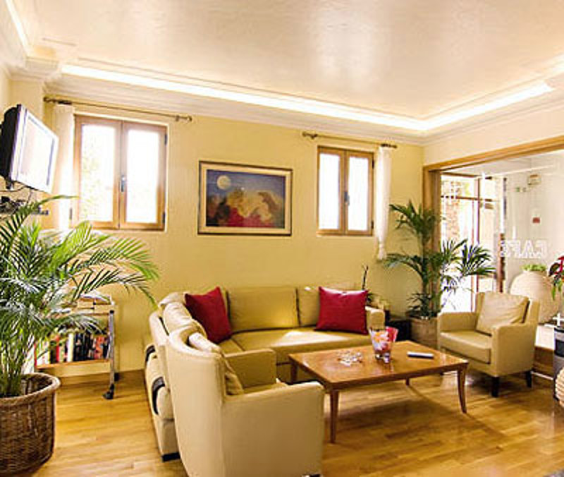 Stoupa Hotel, Lounge