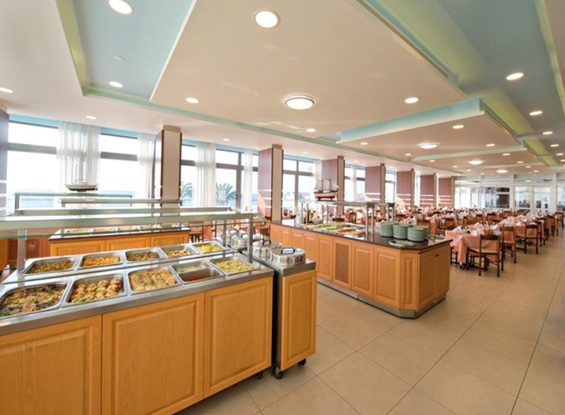 Belair Beach Hotel, Restaurant