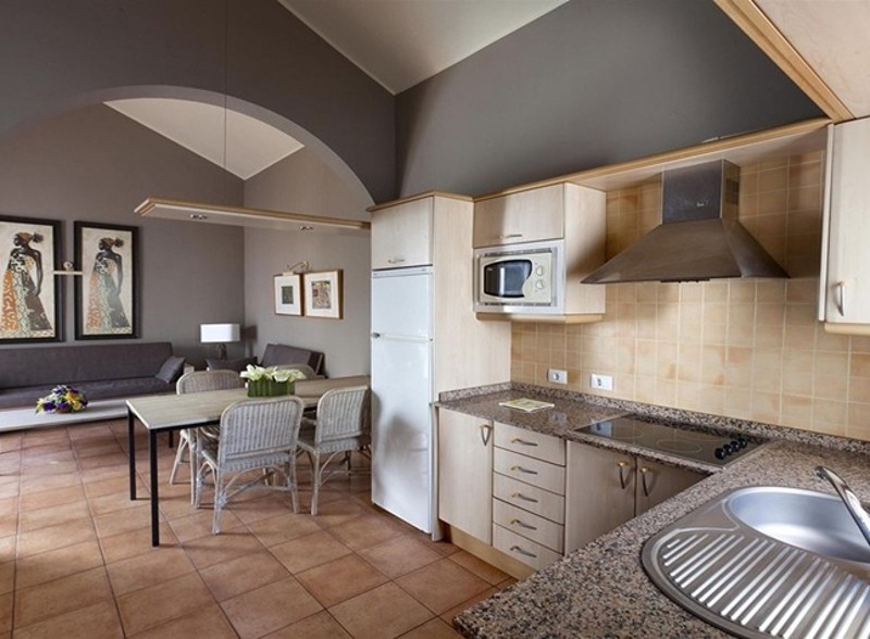 Sol Barbacan, Kitchen