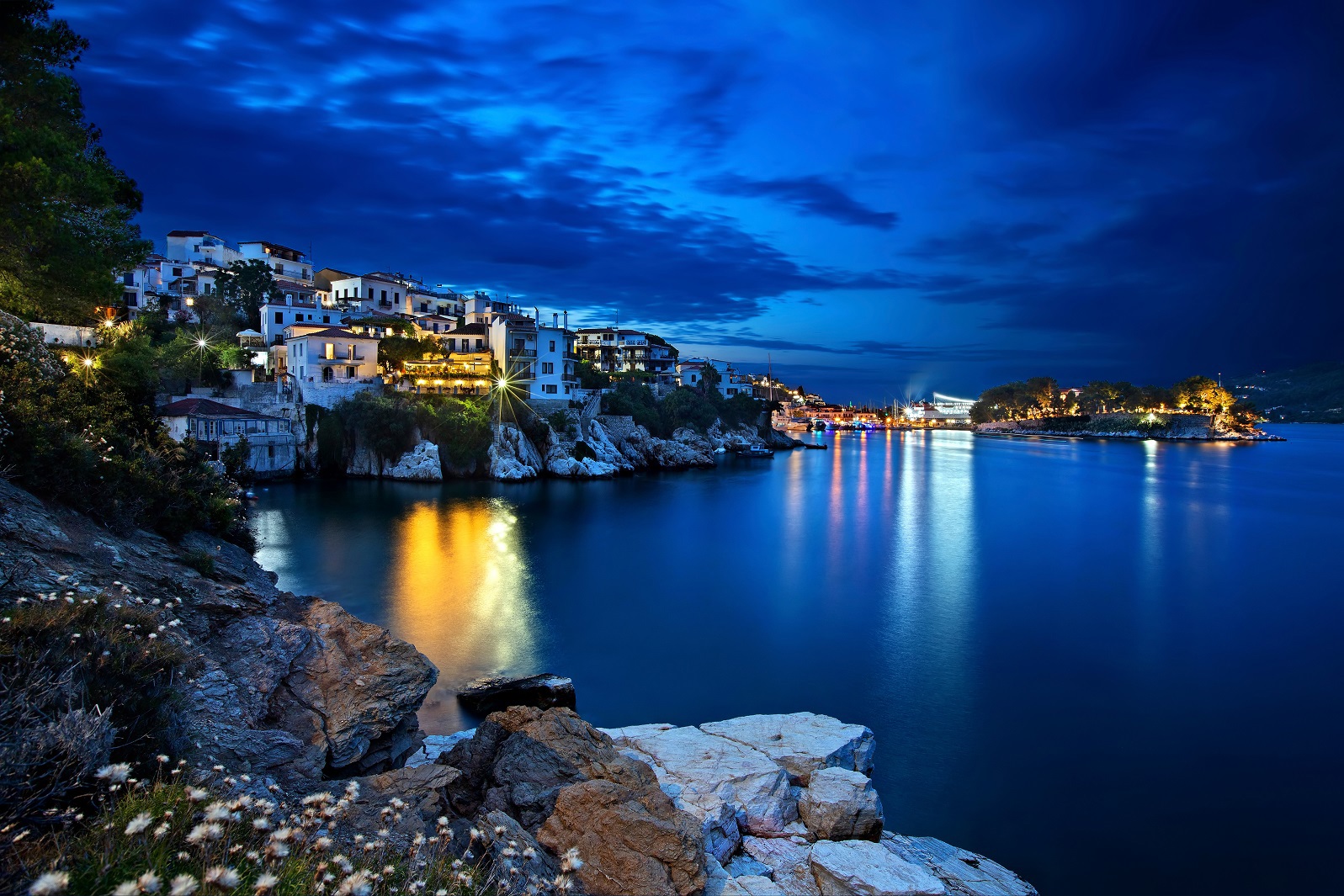 Skiathos bay at night.jpg (3)