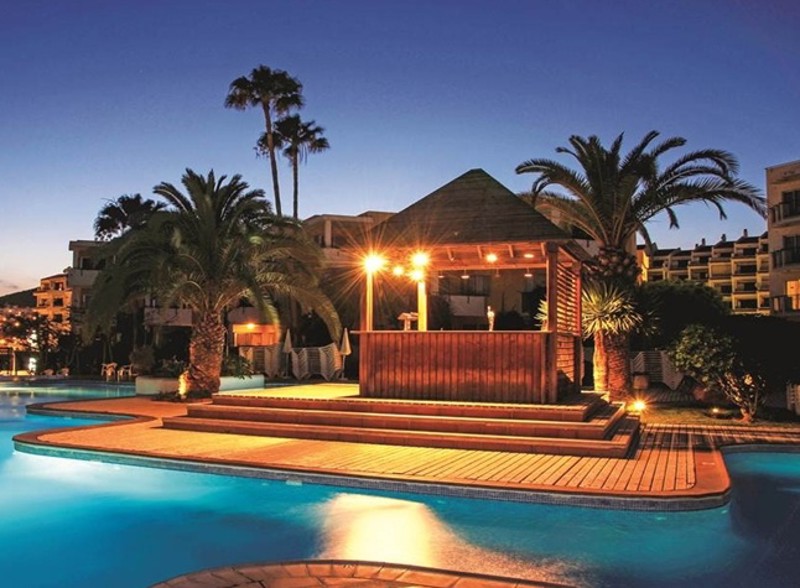 HG Tenerife Sur Apartments, Poolside bar