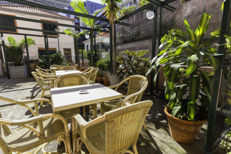 Imperatriz Aparthotel Outdoor Seating Area