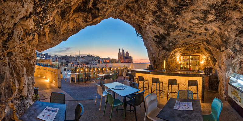 Pergola Hotel And Spa Cave Bar