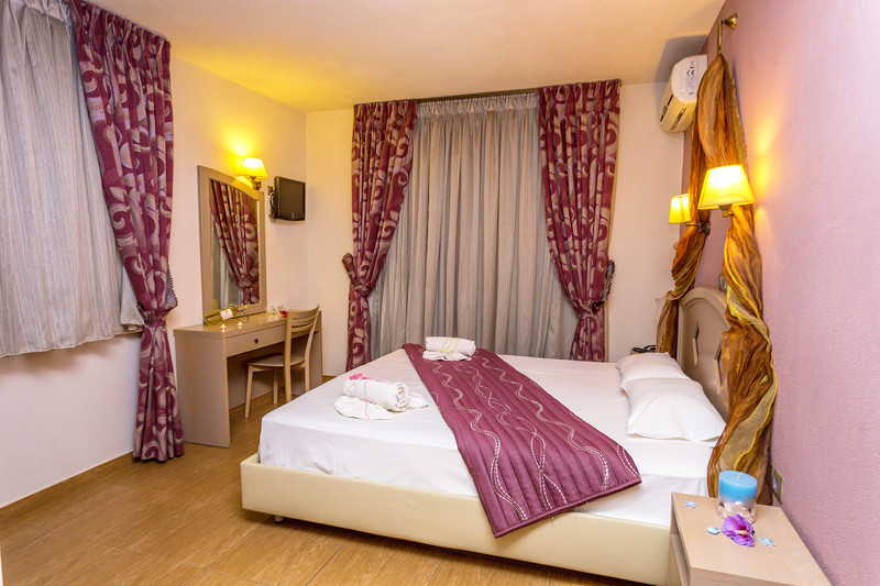 Thalassies Noveau Bedroom 1