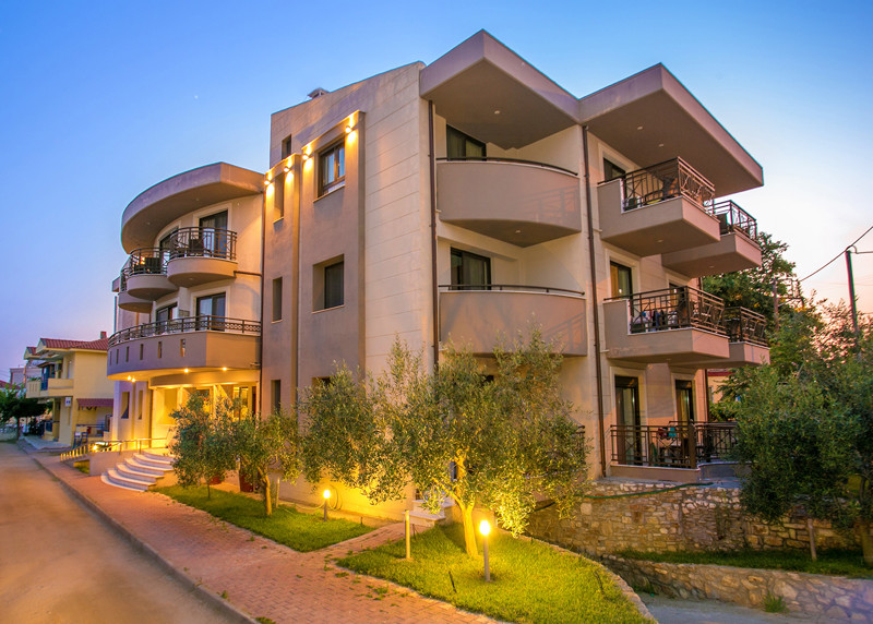 Thalassies Noveau Exterior