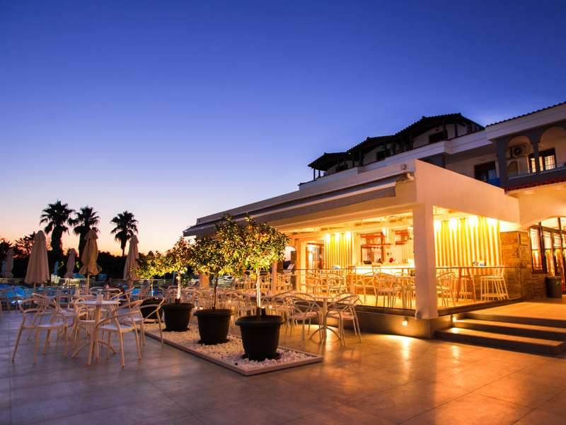 Outdoor Dining Area and Bar at Acrotel Lily Ann Village