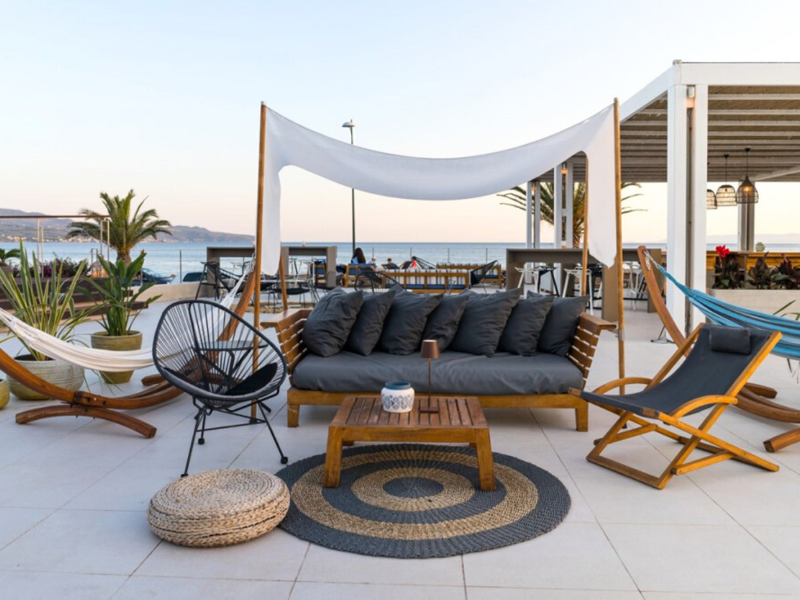 Communal Bar Area at Horizon Blu