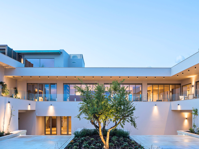 Horizon Blu Courtyard