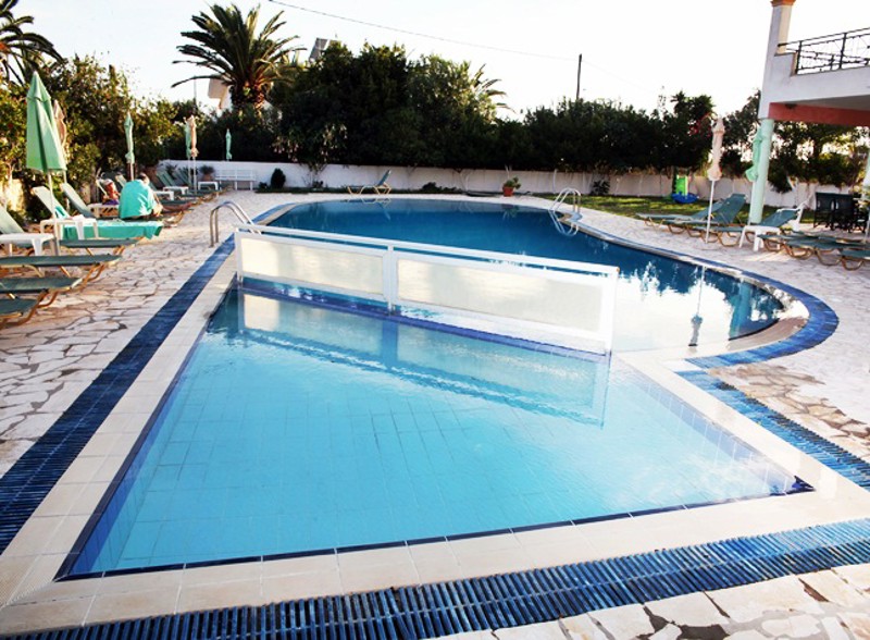 Alexander Beach Hotel, Pool