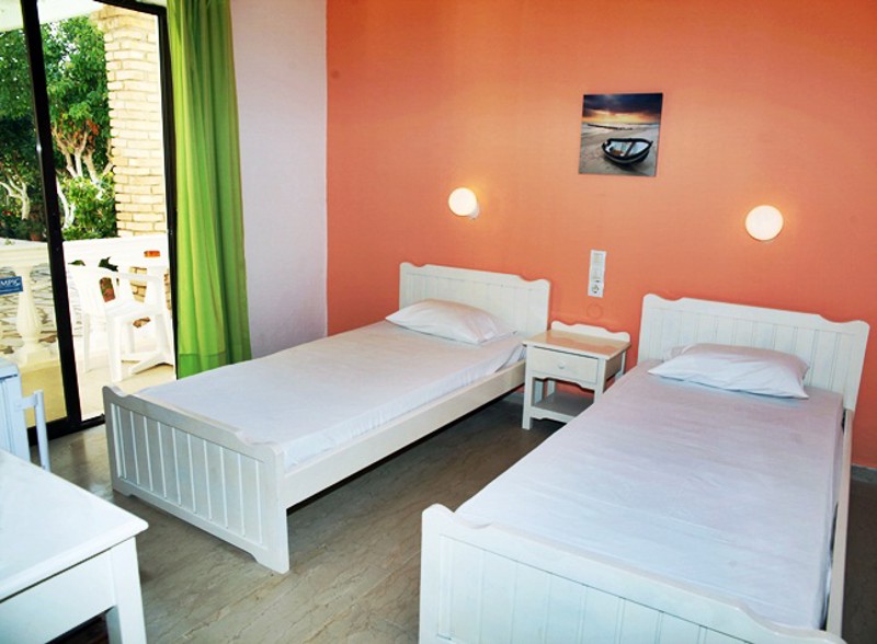 Alexander Beach Hotel, Room