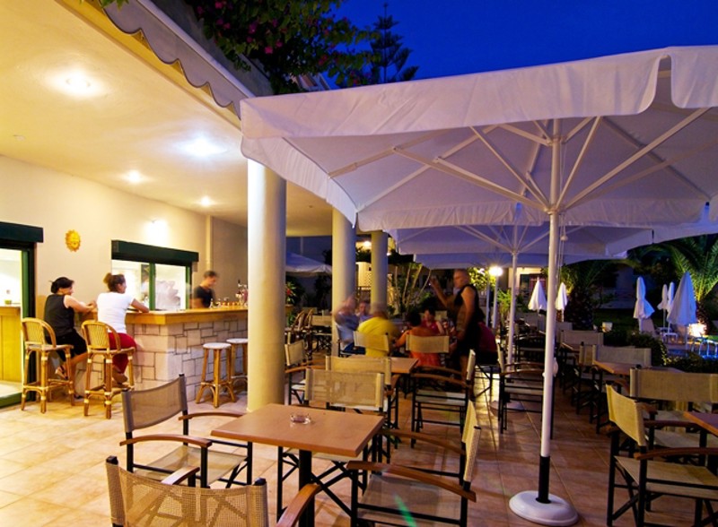Outdoor dining at Solimar Ruby Hotel